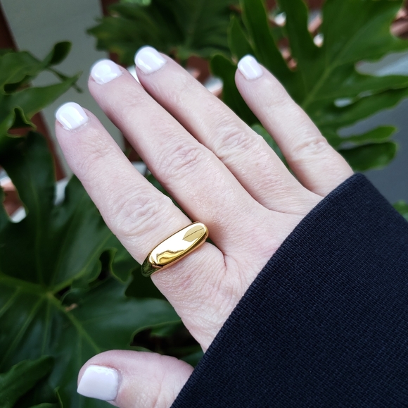 NEW Gold Curved Modern Signet Ring - Picture 4 of 10